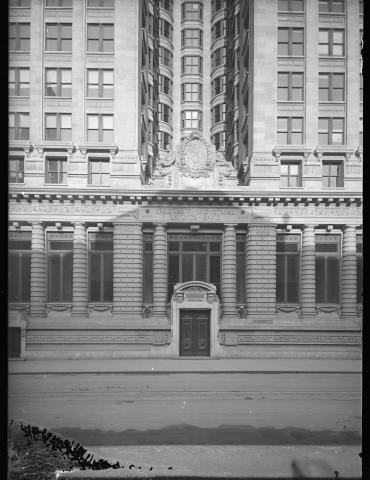 Front entrance of the Emigrant Industrial Savings Bank building, Chambers Street, New York City, 1913. Robert L. Bracklow photograph collection, 1882-1918 (bulk 1896-1905) New York Historical Society